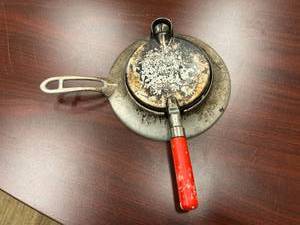 lot 440 image: Krumkake Iron