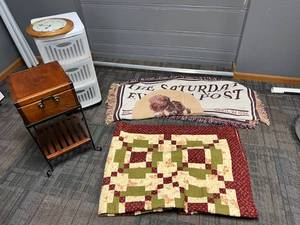 lot 480 image: Blankets & Storage Units