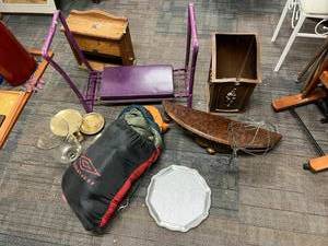 lot 513 image: Mixed Lot - Hat Stand, garden kneelerseat
