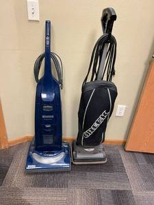 lot 527 image: Vacuums