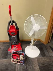 lot 528 image: Vacuums & Fan