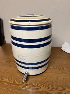 lot 532 image: Blue Crown 6 Gallon Water Cooler