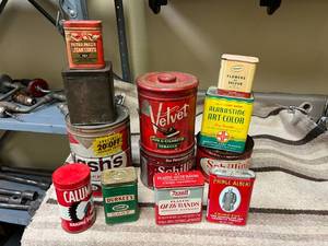 lot 536 image: Vintage Tins