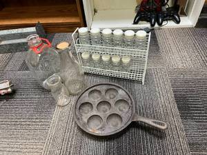 lot 542 image: Vintage Kitchen Lot