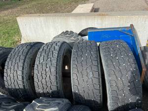 lot 559 image: Set of 4 Tires on Rims - LT27570R18 on 8 Bolt Rims