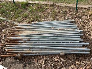 lot 563 image: Pile of Fence Posts