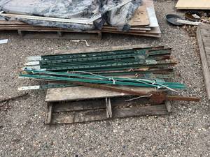 lot 566 image: Fence Posts