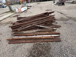 lot 572 image: Pile of Steel Fencing 