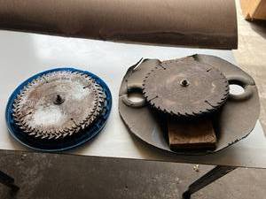 lot 605 image: Saw Blades