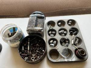 lot 611 image: Mixed Hardware Lot - Lug Nuts