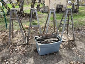 lot 630 image: Strawberry Stands