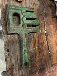 lot 642 image: John Deere Chain Breaker