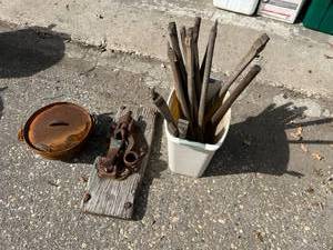 lot 655 image: Mixed Vintage Lot