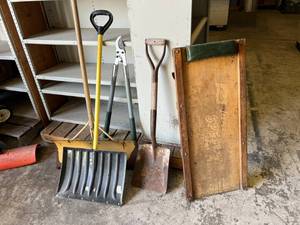 lot 666 image: Shovels, Creeper