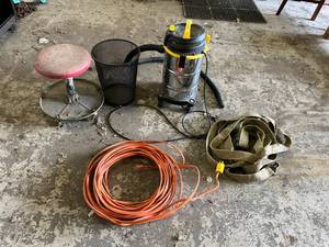 lot 670 image: Shop Stool, Extension Cords, Shop Vac