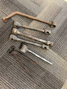 lot 686 image: Vintage Tools