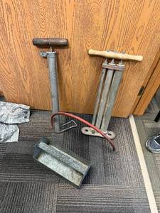 lot 691 image: Air Pumps & Tool Carrier