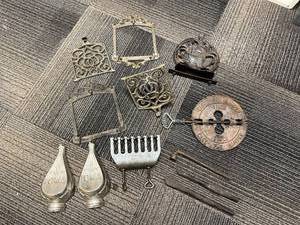 lot 693 image: Mixed Vintage Lot