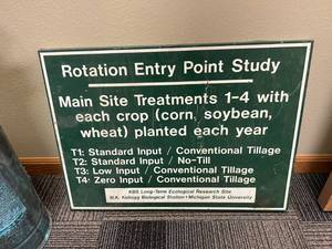 lot 696 image: Vintage Metal Sign 17 x 22