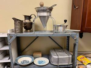 lot 697 image: Vintage Kitchen Items