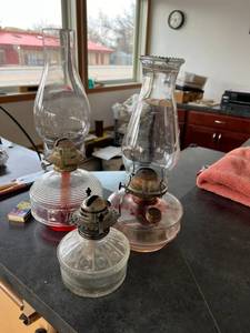lot 712 image: Kerosene Lamps