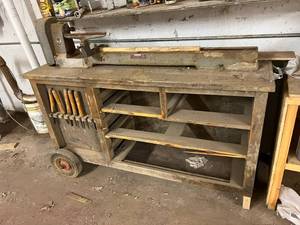 lot 752 image: Vintage Delta Rockwell Wood Lathe on Rolling Stand