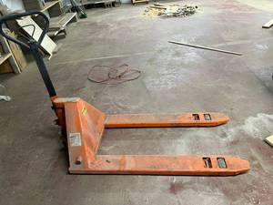 lot 753 image: Pallet Jack