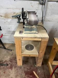 lot 756 image: Delta 4 Belt6 Disc Sander on Stand