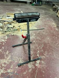 lot 758 image: Shop Roller Stand