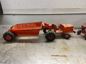 lot 760 image: Vintage Charles Wm. Doepke Model Toys Euclid The Pioneer