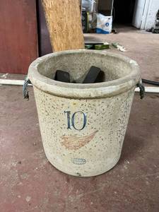 lot 791 image: 10 Gallon Red Wing Crock