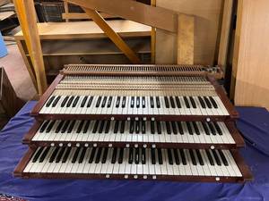 lot 800 image: Huge Pipe Organ