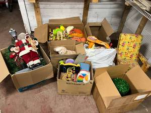 lot 803 image: Childrens Toys & Holiday Items