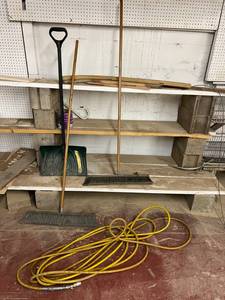 lot 809 image: Brooms, Shovel & Air Hose