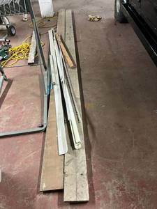 lot 813 image: Wood Planks & Retail Display Fixture