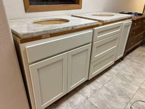 lot 713 image: Cabinets & Sink Tops