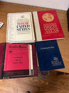 lot 727 image: IH Operators Manuals & Books