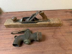 lot 729 image: Vintage Plane & Valve