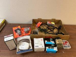 lot 735 image: Screws, Lockset, Door  Latches
