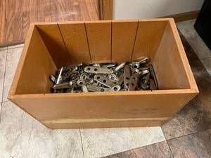 lot 736 image: Box of Vintage NOS Tap-N-Cap Fizz Savers