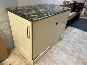 lot 740 image: Cabinet & Countertop