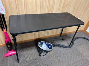 lot 827 image: Folding Table