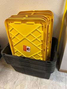 lot 847 image: 7 27 Gallon Professional Grade Totes with Lids