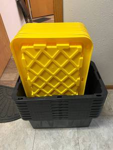 lot 848 image: 8 17 Gallon Bin Boss Heavy Duty Storage Totes with Lids