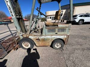 lot 12 image: Clark Forklift with 4 x 6 Basket