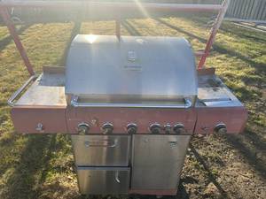 lot 851 image: Kenmore Propane Grill