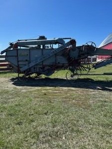 lot 13 image: 1929 McCormick Deering Thrasher