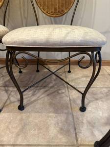 lot 852 image: Glass Top Table & 4 Chairs