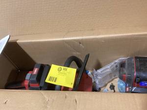 Toro 60V MAX 16 in. (40.6 cm) Brushless Chainsaw with 2.5Ah battery Customer Returns See Pictures