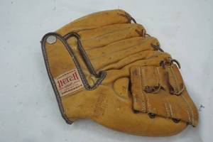 lot 85 image: Hutch Softball Glove
